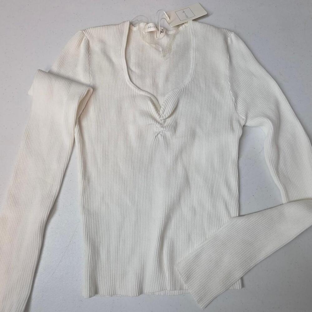 Acting up ivory ribbed cutout